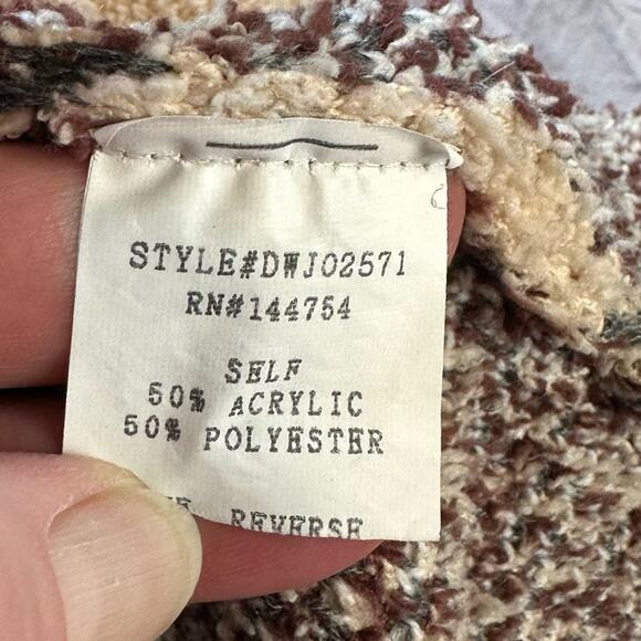 Davi & Dani Southwestern Cardigan Sweater Size Small Front pockets single button - Picture 8 of 9